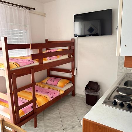 Apartments Kristina Vir Luaran gambar