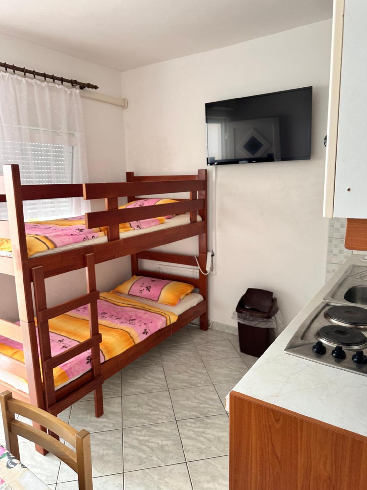 Apartments Kristina Vir Luaran gambar