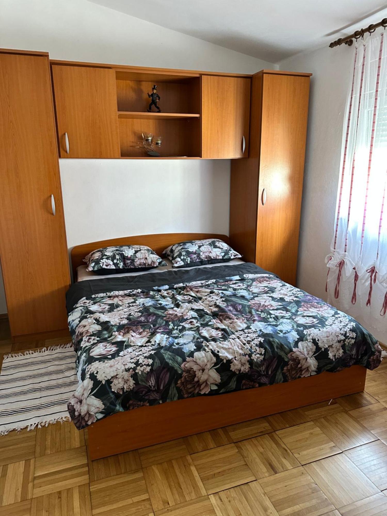 Apartments Kristina Vir Luaran gambar