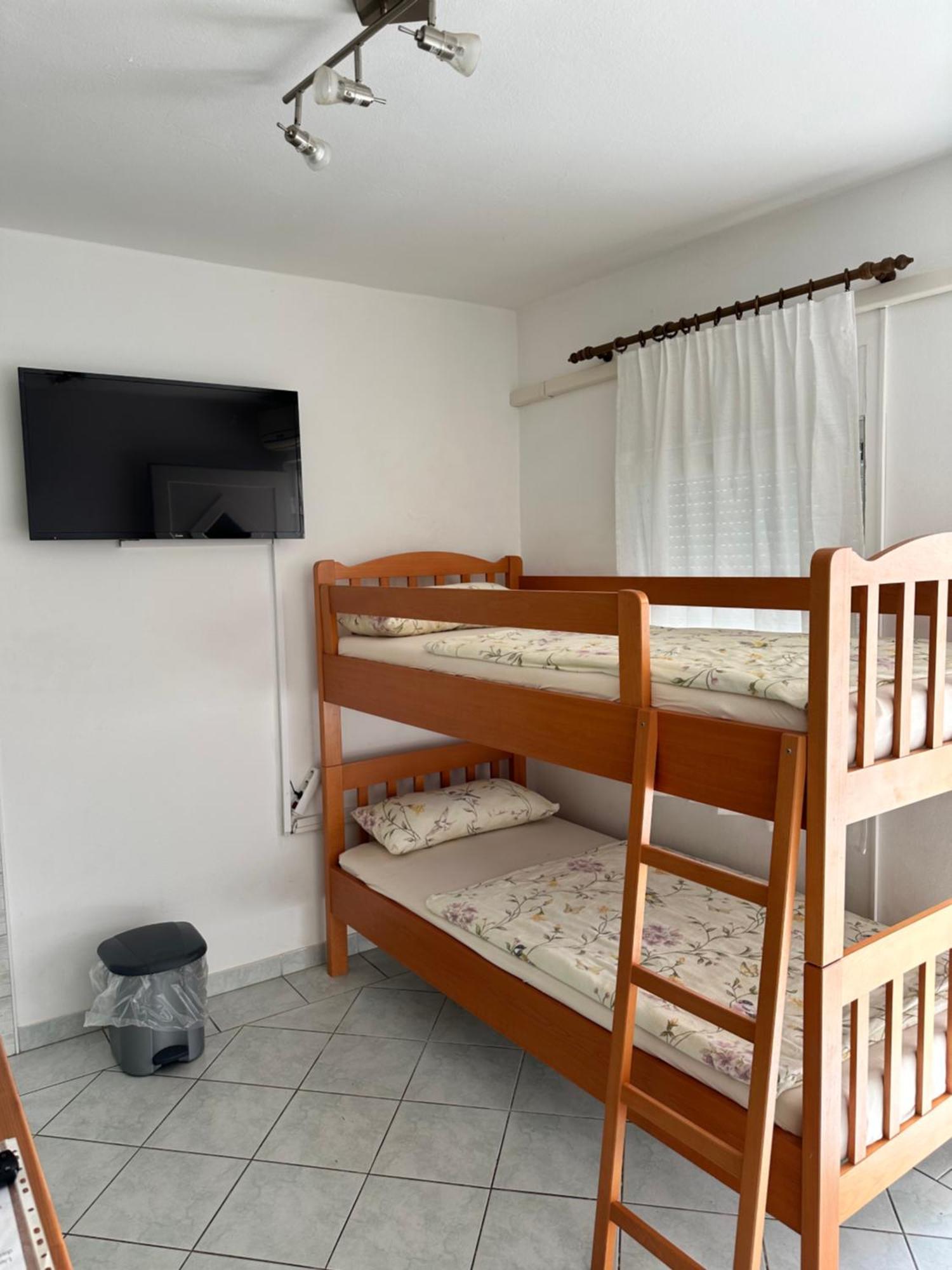 Apartments Kristina Vir Luaran gambar